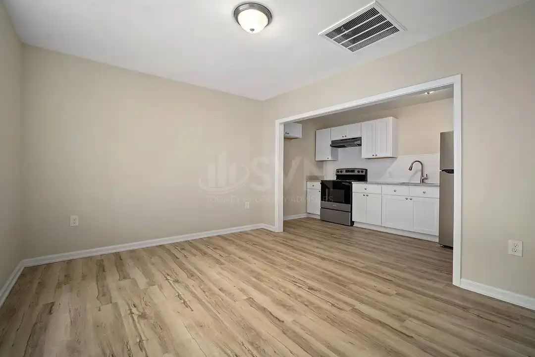 8 S Reed Ave – photo 1 of 21