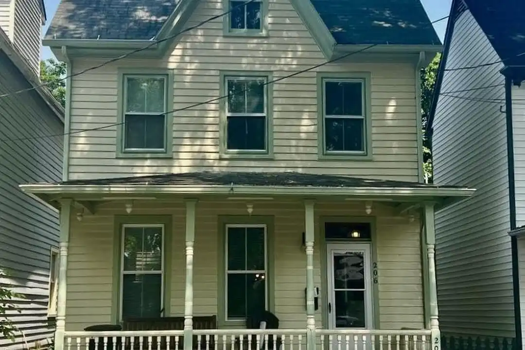 206 N Mill St – photo 1 of 13