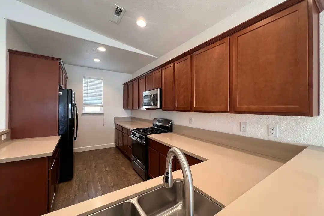 1907 Canal Dr - More