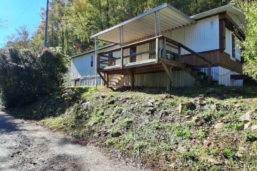 462 Tunnel Mountain Rd – photo 1 of 27