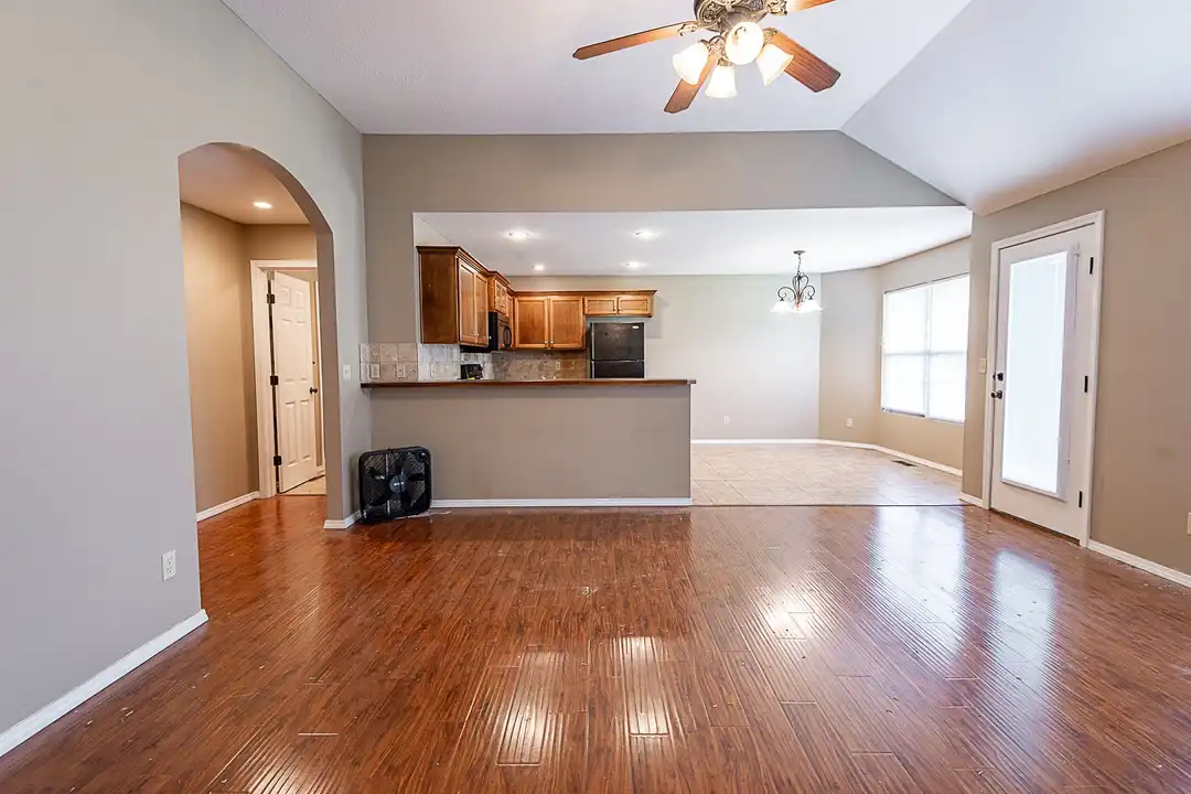 1332 S Lexington Ave - View 6