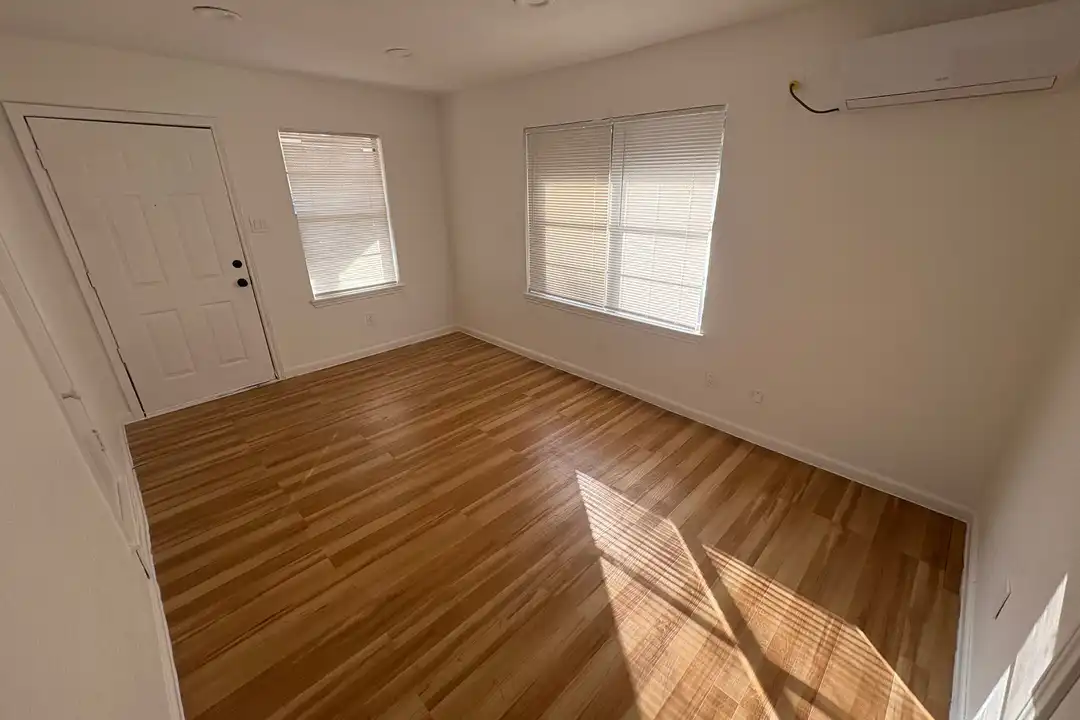 401 S Jefferson St unit 3 - View 2
