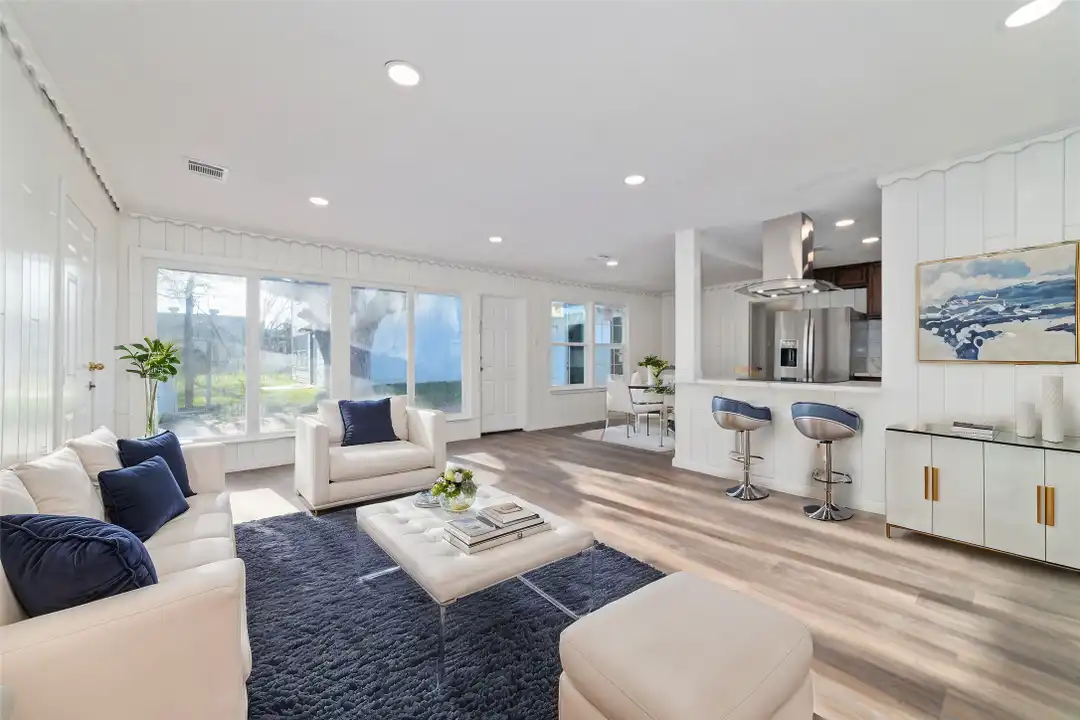 800 E Adoue Ave - View 3