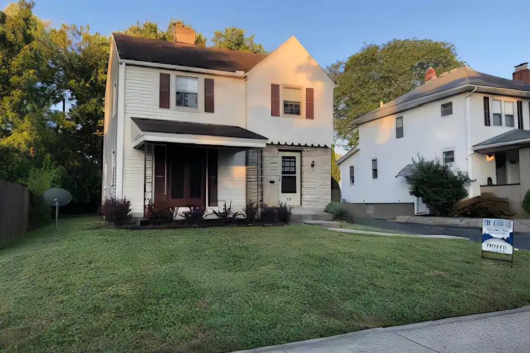 1247 Northwest Blvd – photo 1 of 9