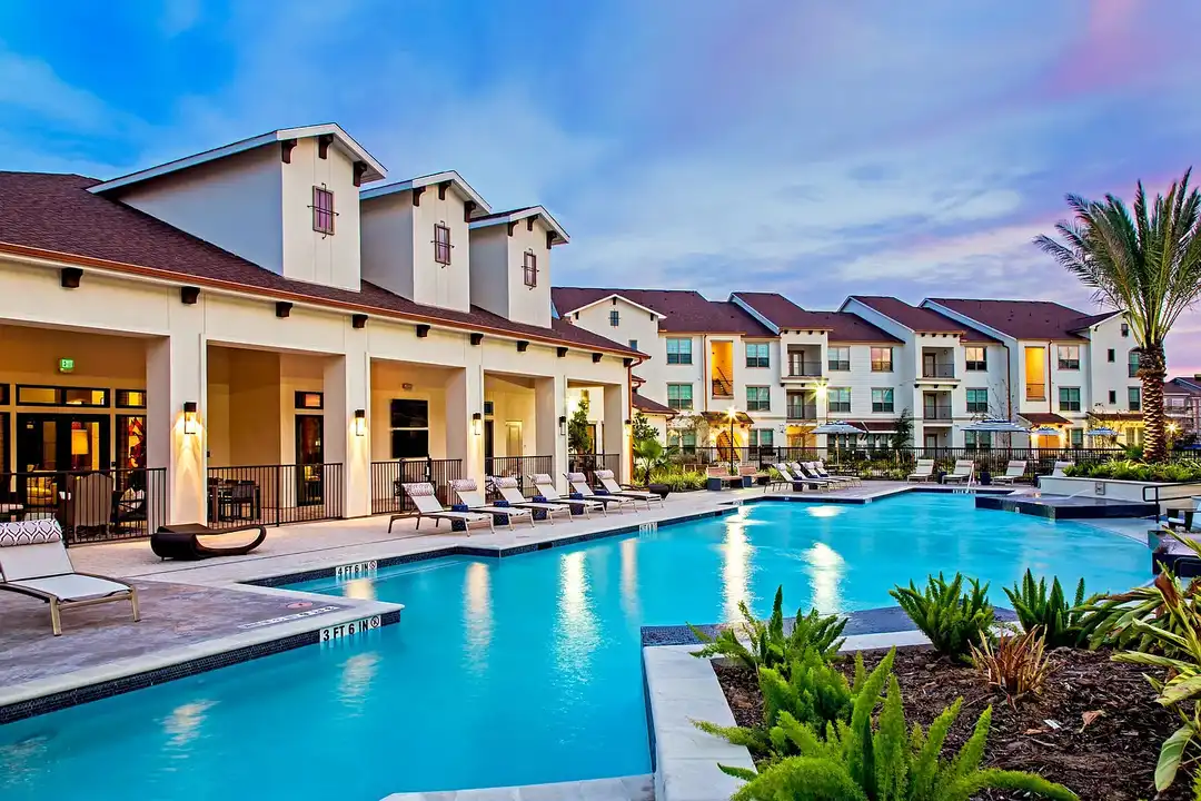 Apartment in Baytown - View 2