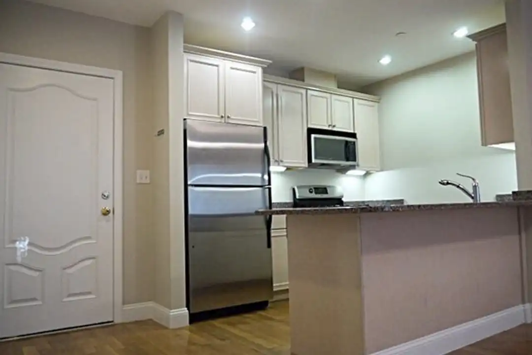 1522 VFW Parkway unit 402 - View 2