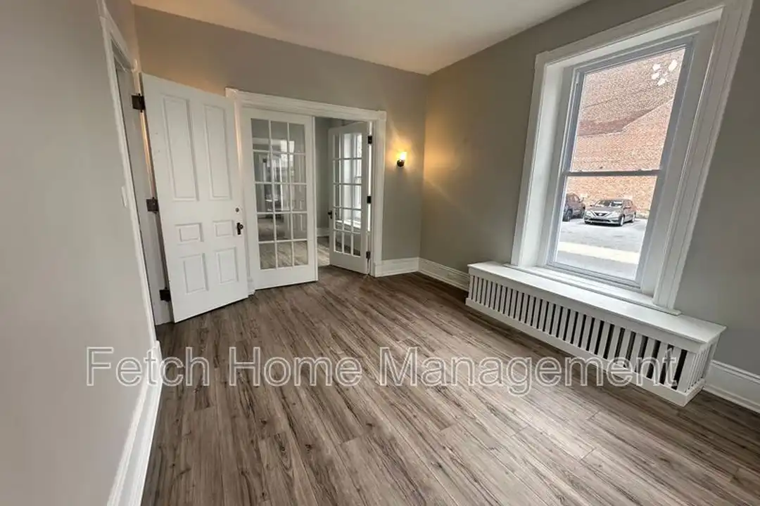 701 Walnut St unit 1 - View 3