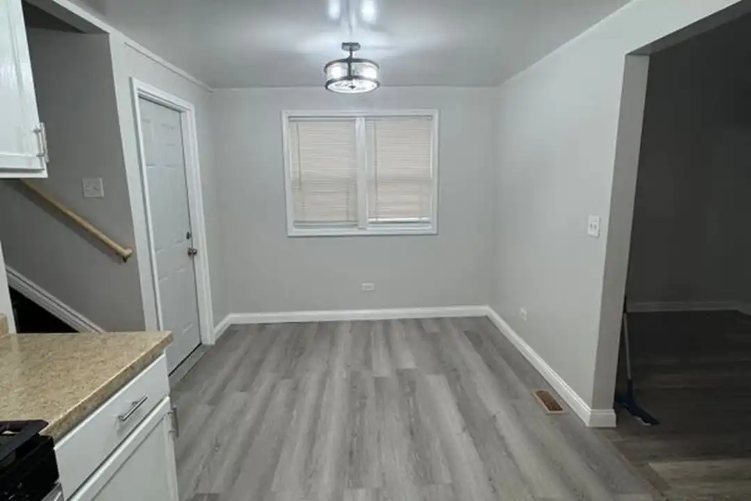 5921 S Racine Ave - More