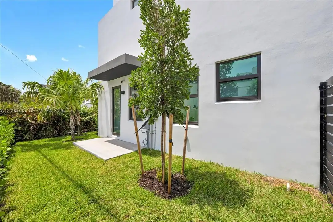 Apartment in Pompano Beach - More