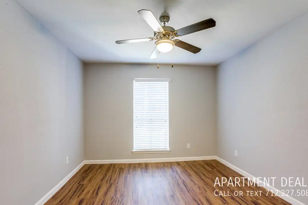 857 Threadneedle St - View 4