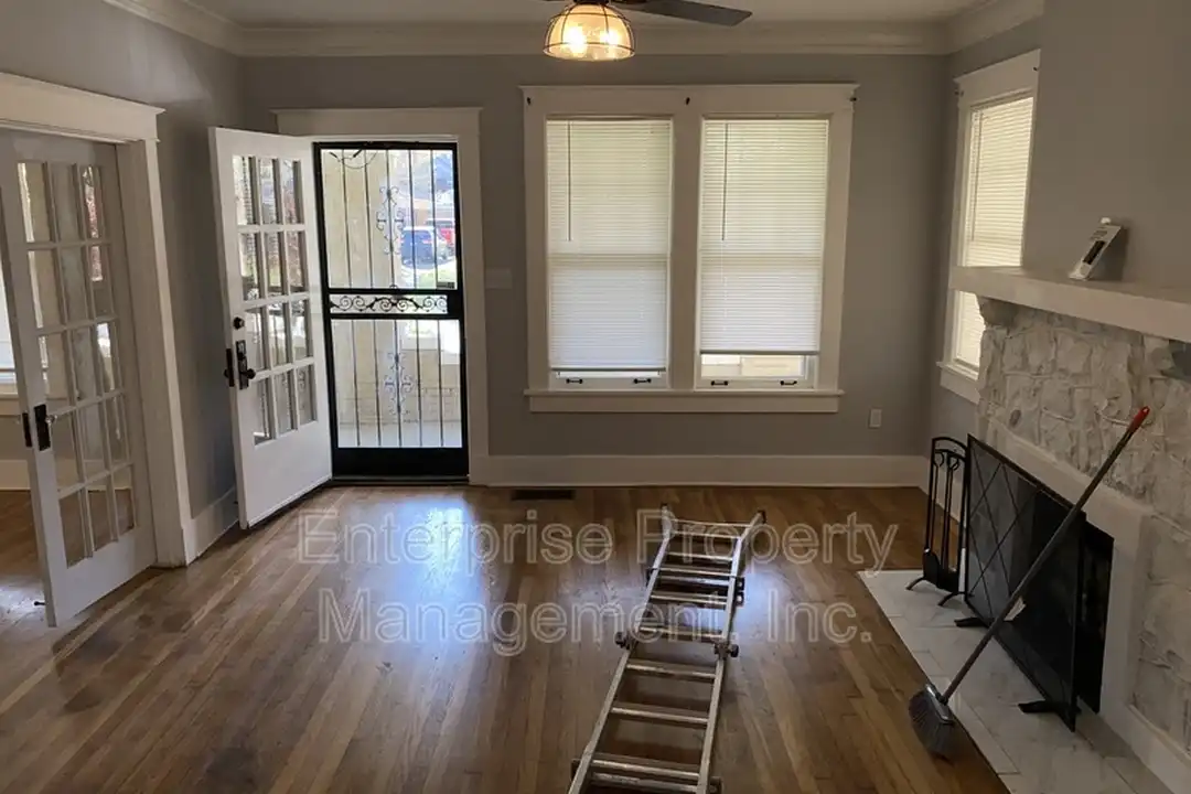 414 N Willett St - View 6