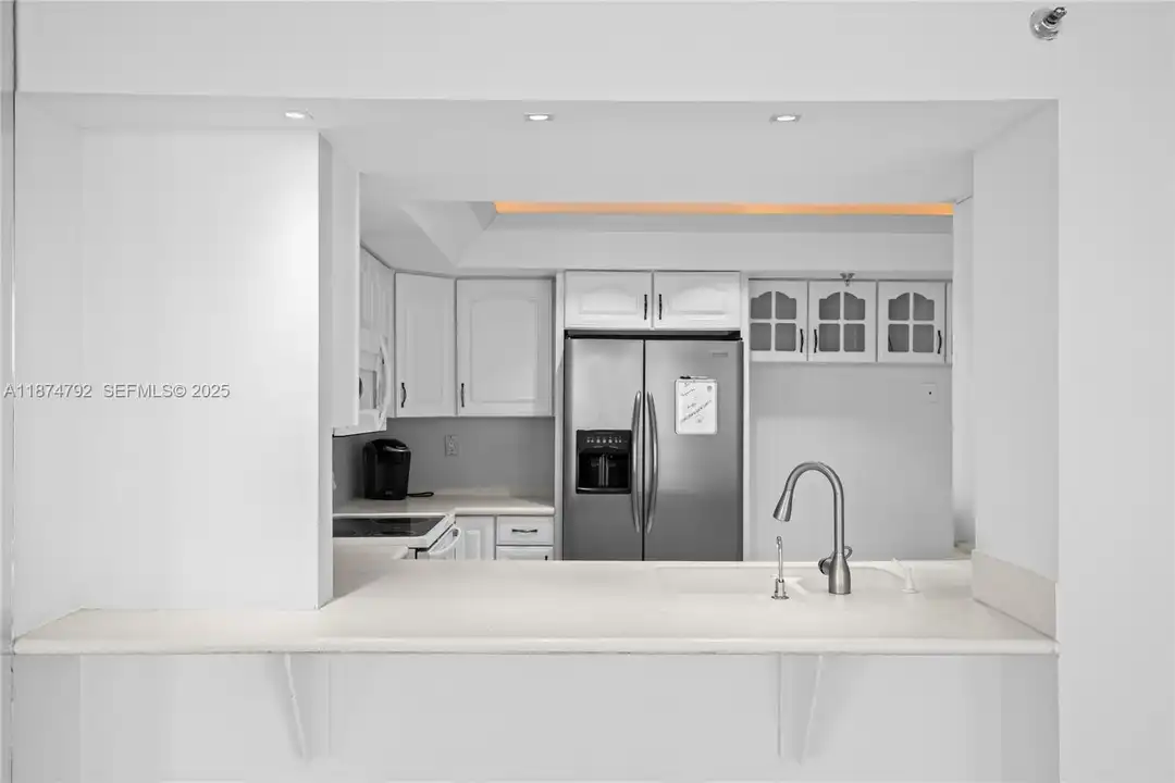 520 Brickell Key Dr unit a705 - View 6