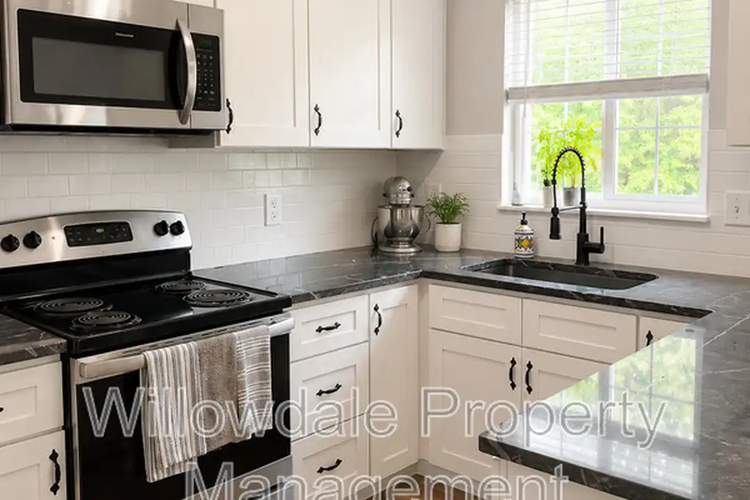 2140 Mariner Cir - View 2