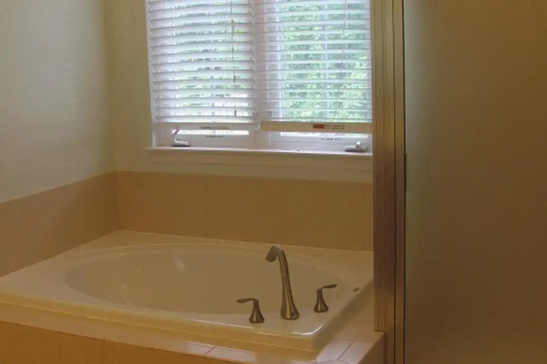 4648 Minutemen Way - More