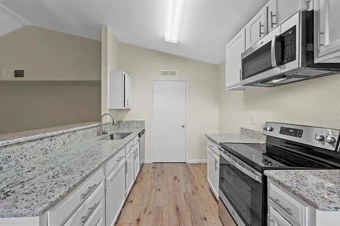 6005 Dooley Dr - More
