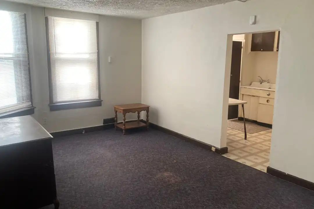 3431 W Kilbourn Ave unit 18 – photo 1 of 4