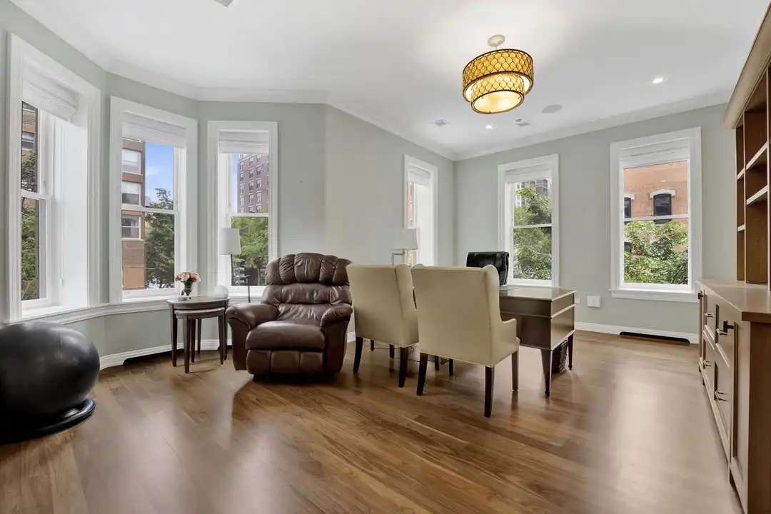 103 E Chestnut St unit 103 - View 3
