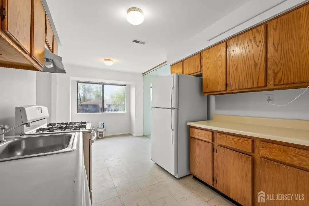 Apartment in Edison - More