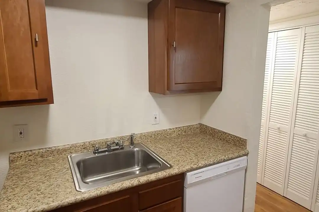 253 W High St unit D – photo 1 of 15
