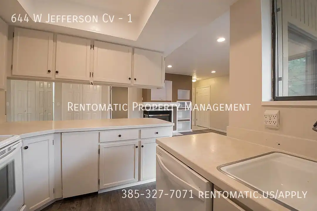 644 W Jefferson Cv - View 3