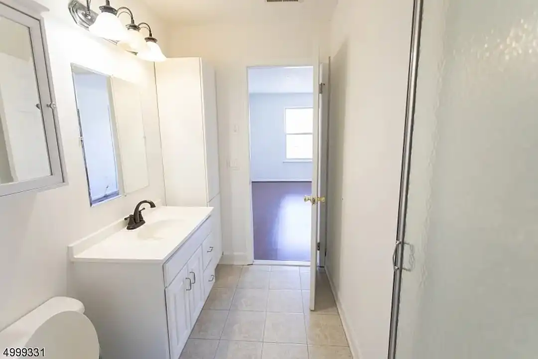 Apartment in Newark - View 5