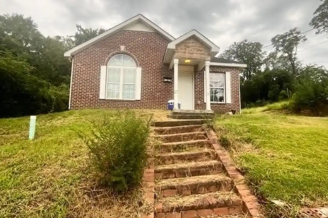 460 Elm St – photo 1