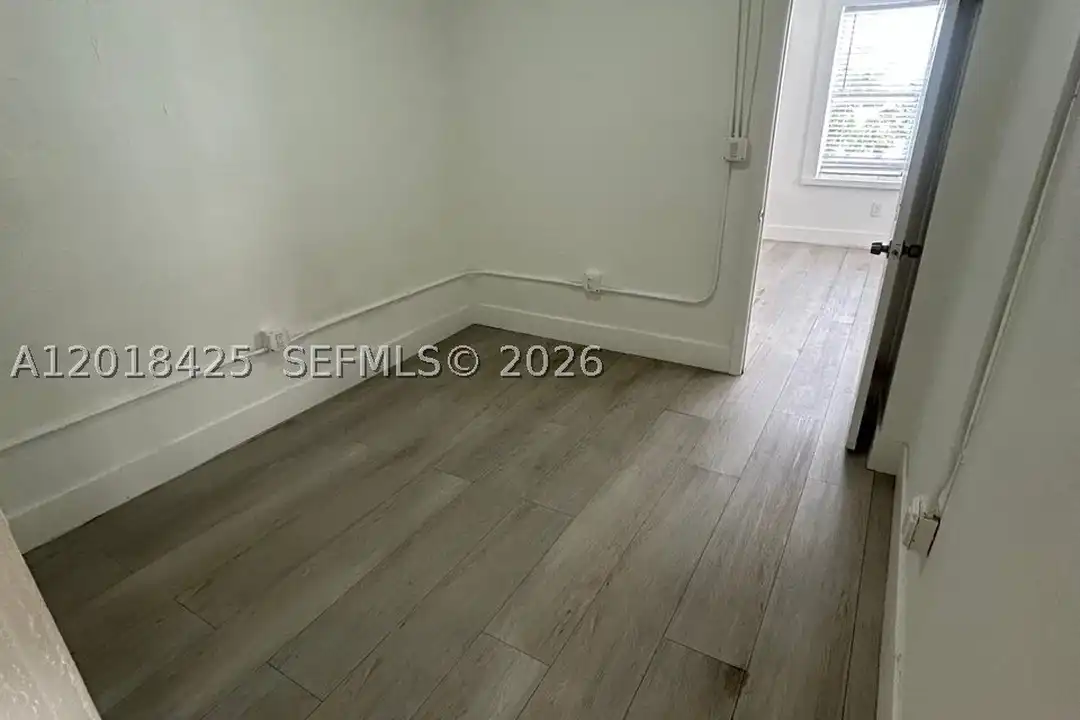 967 SW 5th St #14 - More