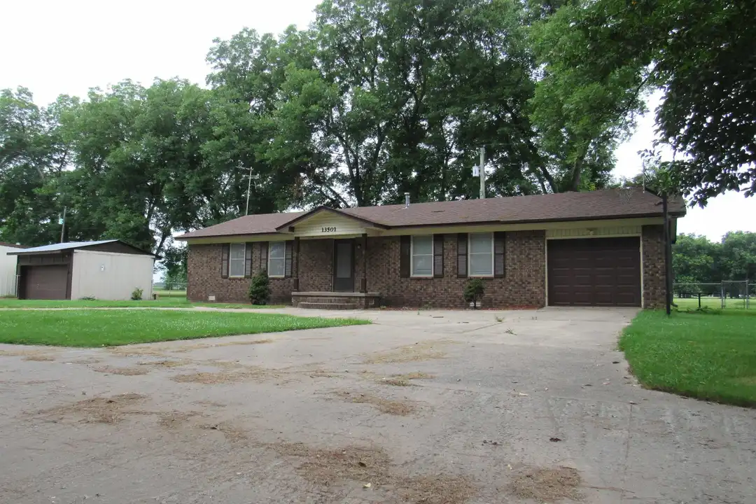 13501 Lower Steel Bend Rd – photo 1 of 50