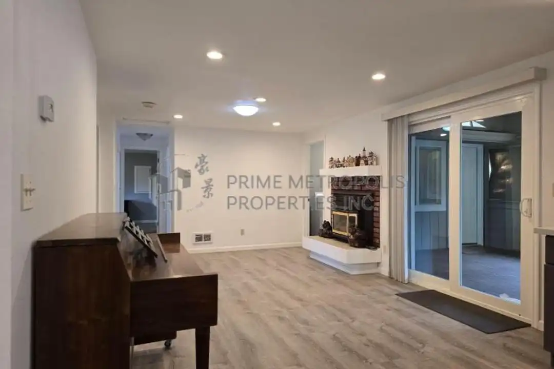 12925 158th Ave SE - View 6