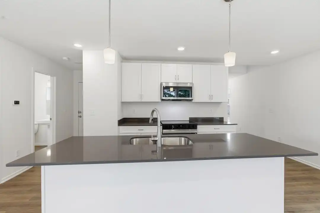 8724 SW Edgewater Dr - View 4