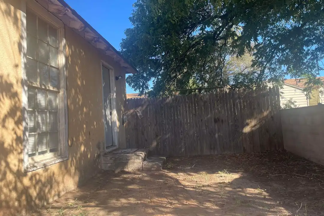 2429 31st St unit Unit B Rear – photo 1