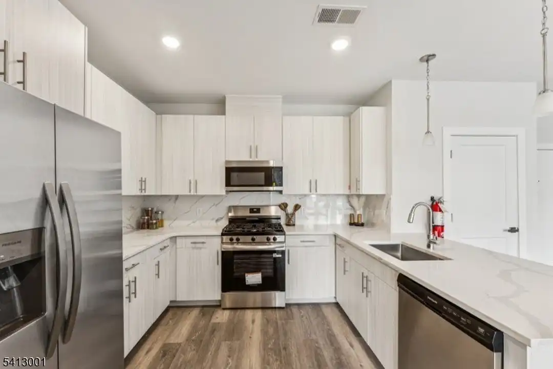 140 W Webster Ave #127 - View 3