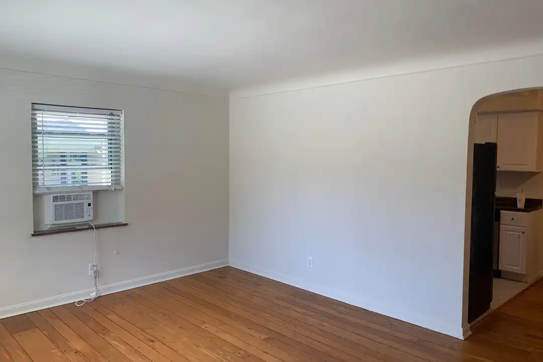 2564 Erie Ave unit 02 - View 5