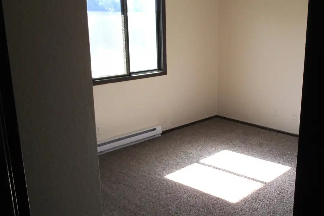 Spicer B Apartments - View 6