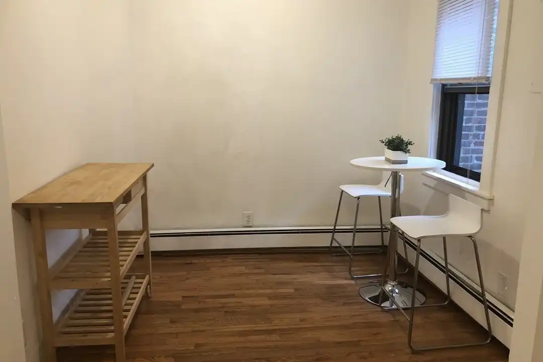 176 W Sixth St unit 2 - View 3