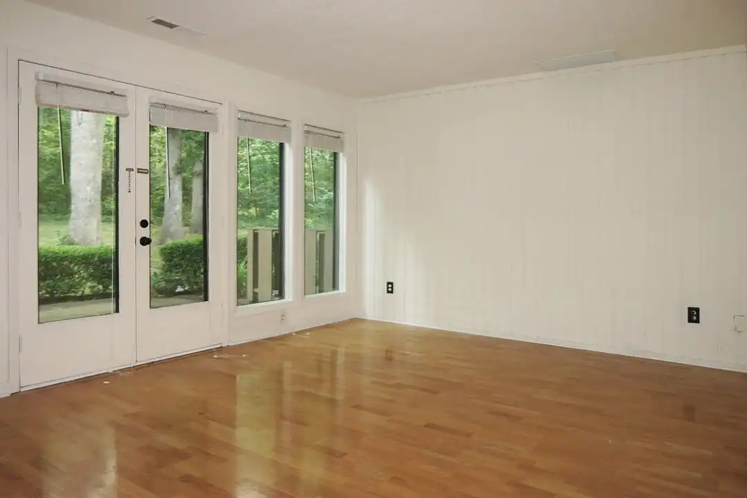 802 Oak Tree Dr - View 3