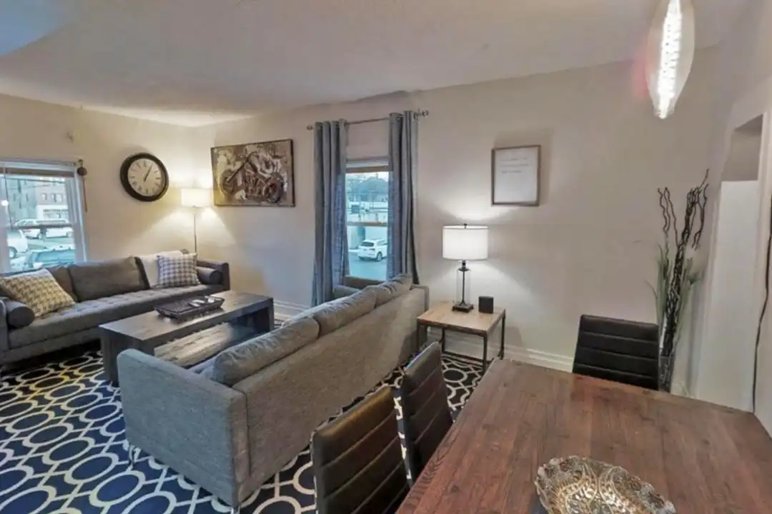2433 Blaisdell Ave unit Upper – pohled 4
