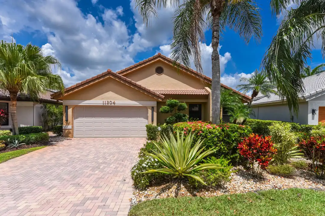 11204 Cloverleaf Cir - View 2