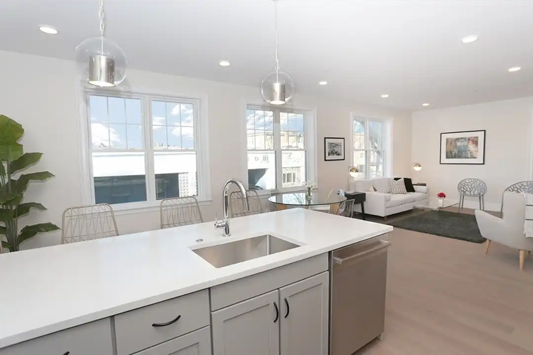 336 Chelsea St unit 5 - View 4