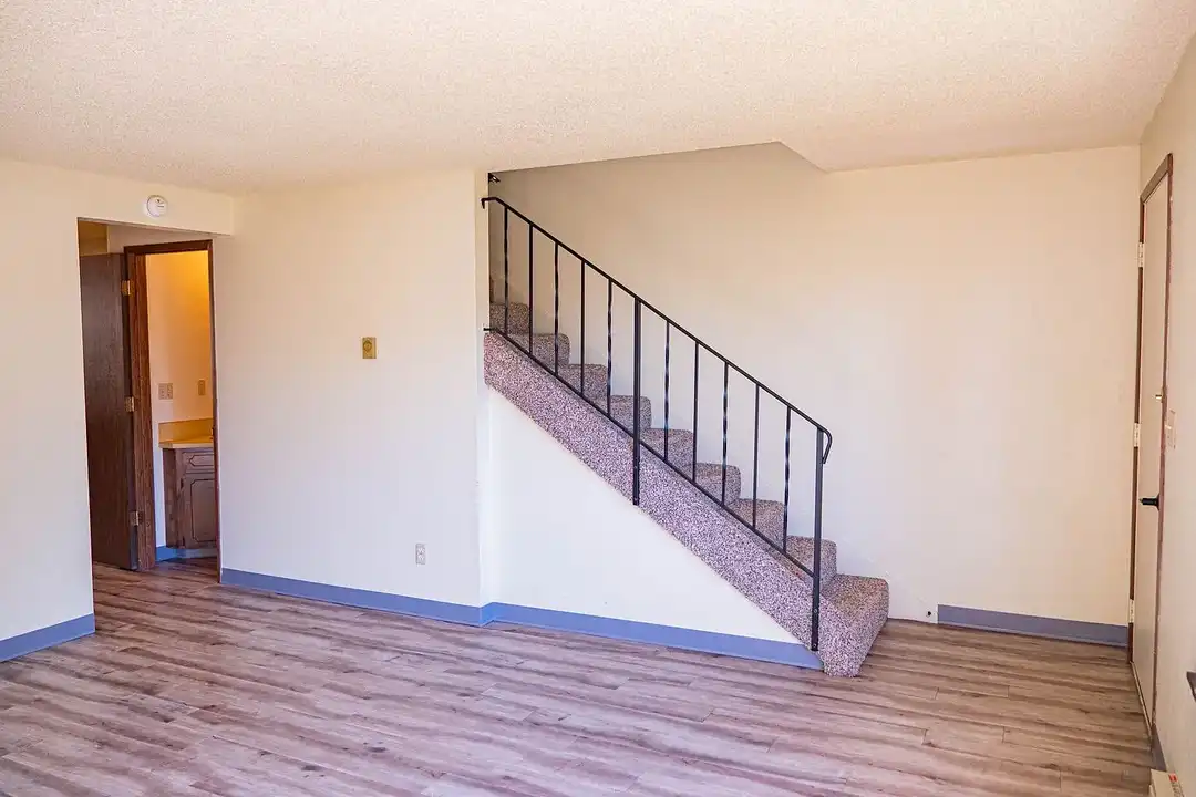 Villa Capri Apartments - View 5