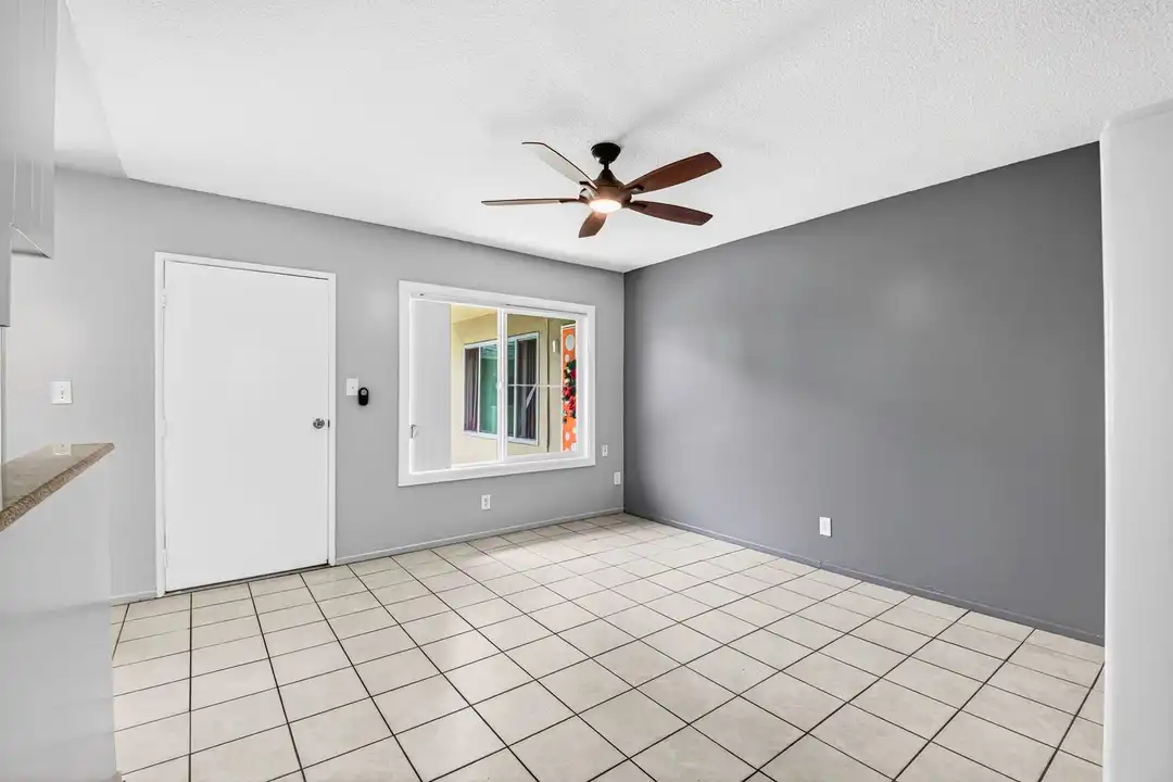 210 E 29th St unit 02 - View 4