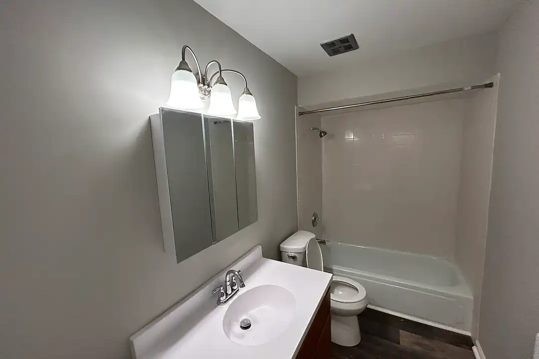 313 & 329 N Maple St – photo 1 of 16