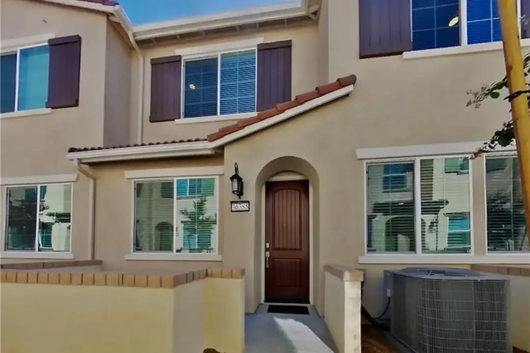 36385 Amigos Ct – photo 1 of 10