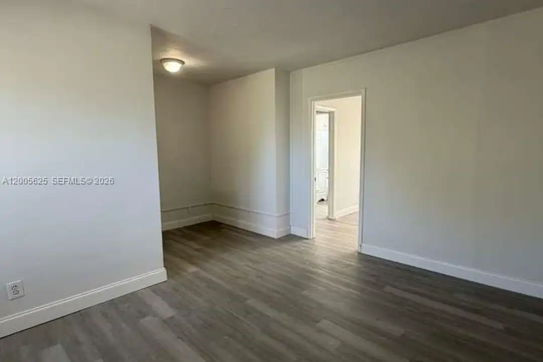 1628 SW 7th St unit 9 - More