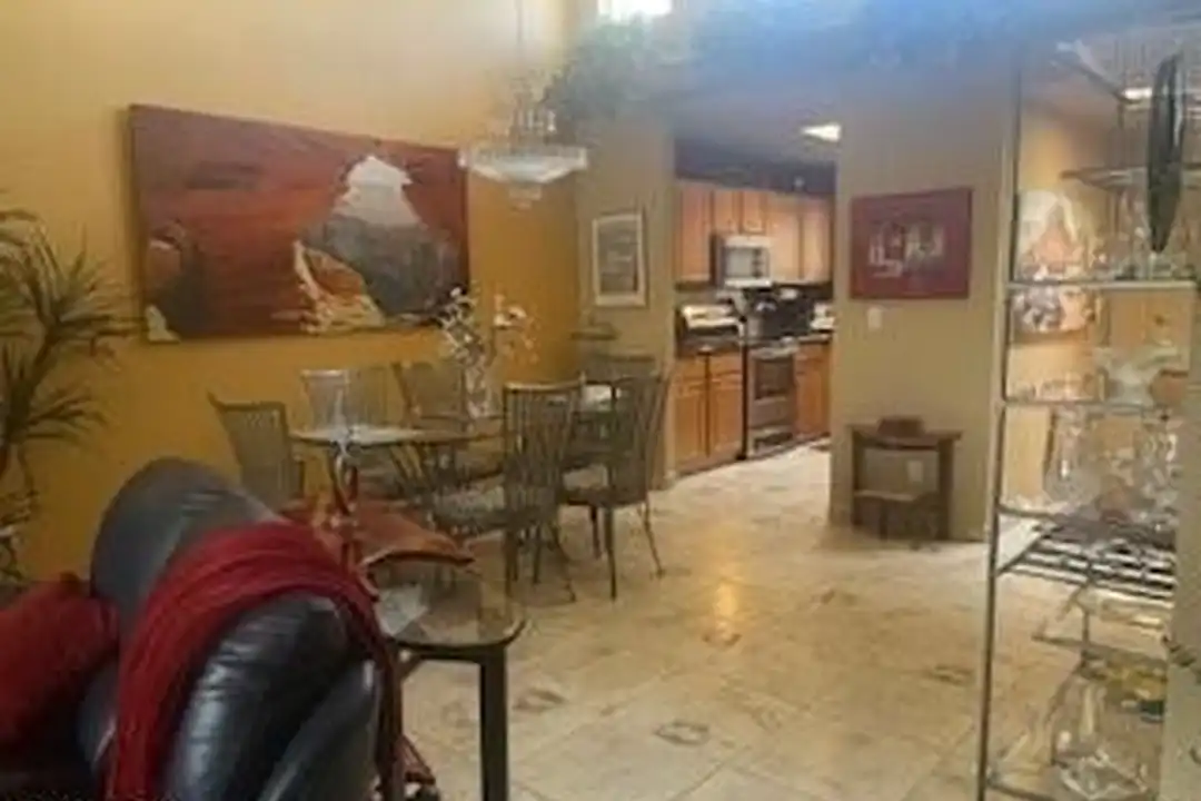 Apartment in Tucson - More