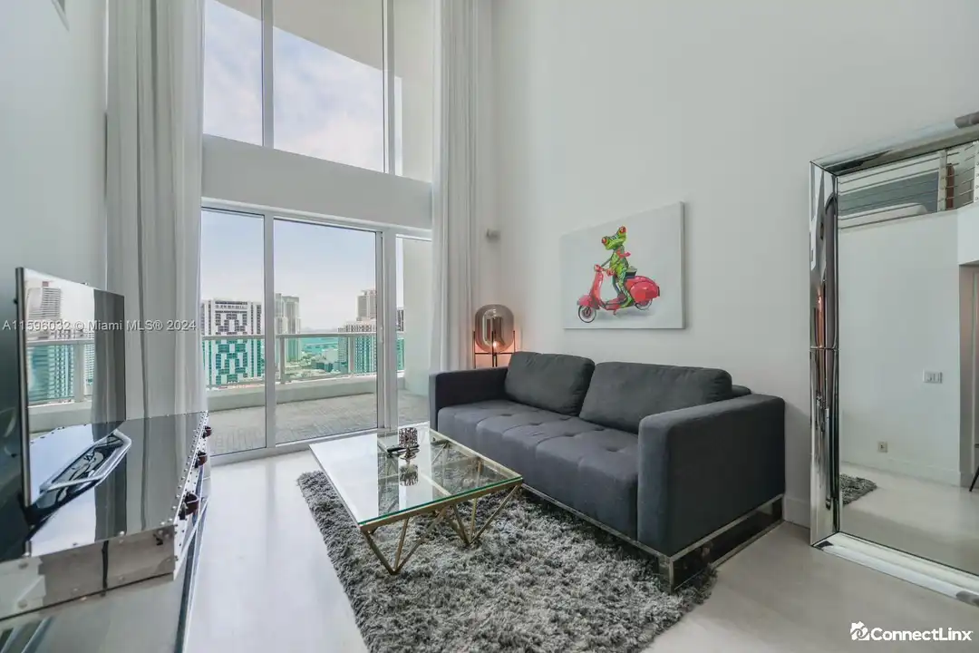 Apartment in Miami - More