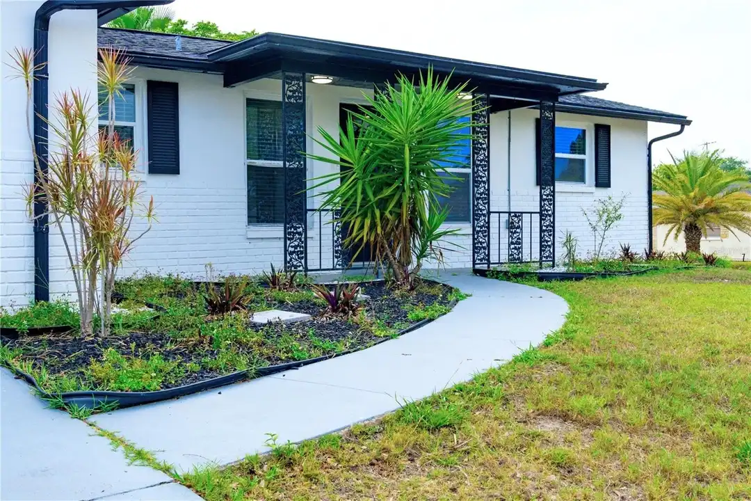 11241 Yewtree Ave - View 2
