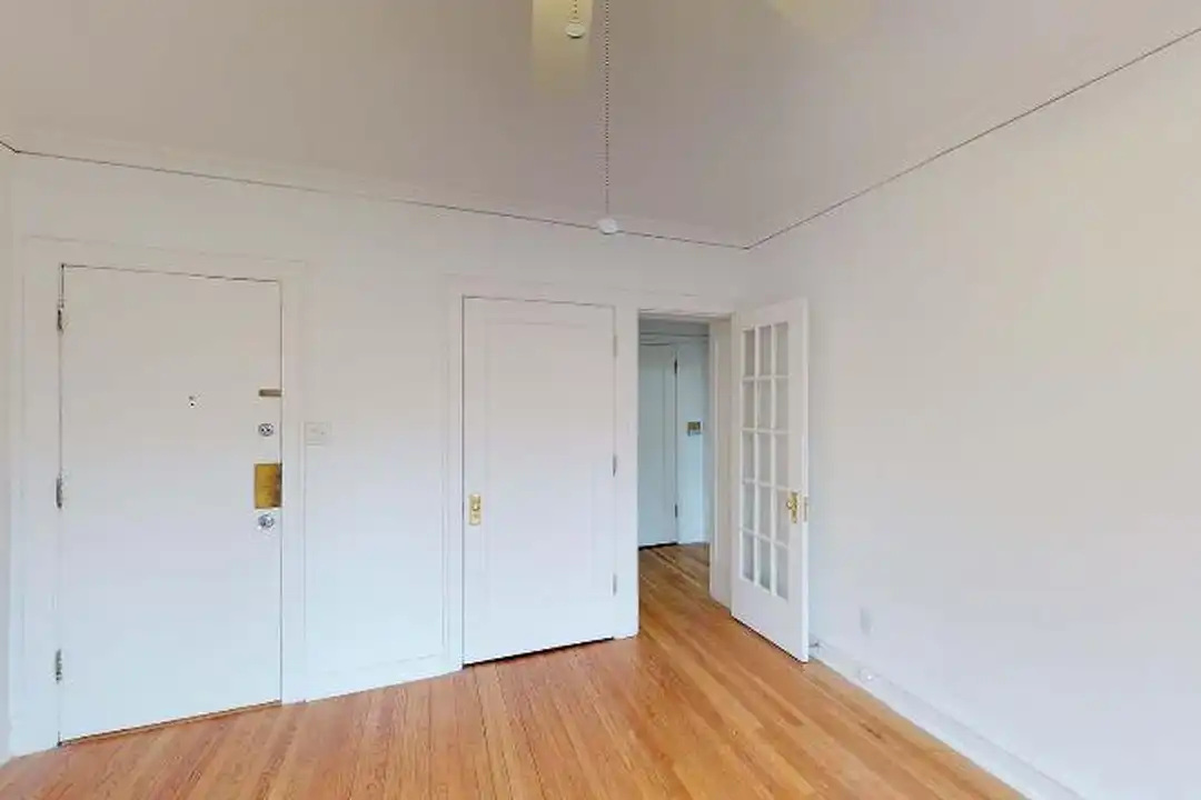 Apartment in Chicago, East Hyde Park, Hyde Park - View 2