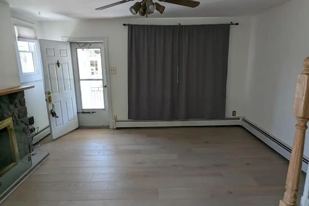 641 Loraine St - More