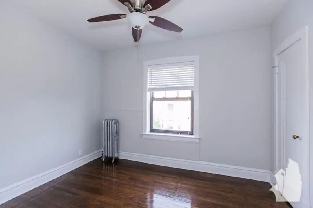 5158 N Leavitt St - View 3